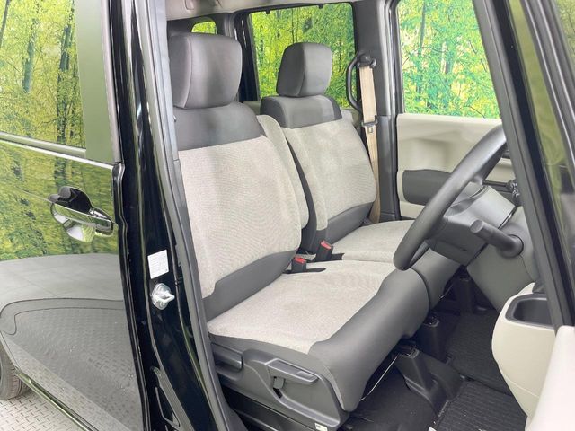 運転席シート廻りは使用感も少なく、良好な状態となっています。前オーナー様が丁寧に使っていたことがよくわかりますね。