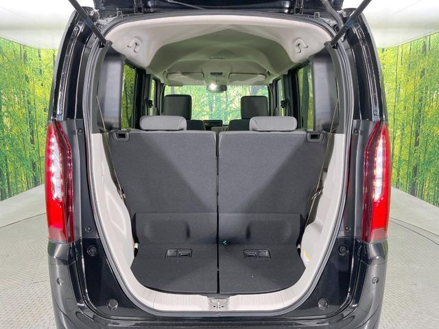 普段のお買い物や通勤、送迎等に十分な荷室スペースを確保しております。セカンドシートを倒すと、大きな荷物の積載も可能です♪