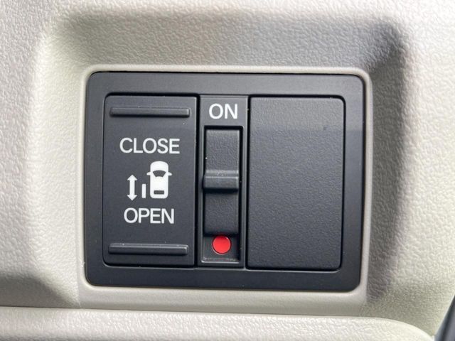 【パワースライドドア】スマートキーや運転席のスイッチでスライドドアの開閉が可能♪電動だから力を入れてドアを開ける必要が無く、小さいお子様でも、重い荷物を持っている時もラクに開け閉めできます♪
