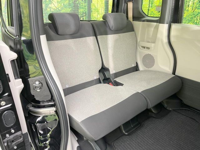 後部座席も気になるようなキズ・汚れやへたり等、大きなダメージはなく、良好な状態です。