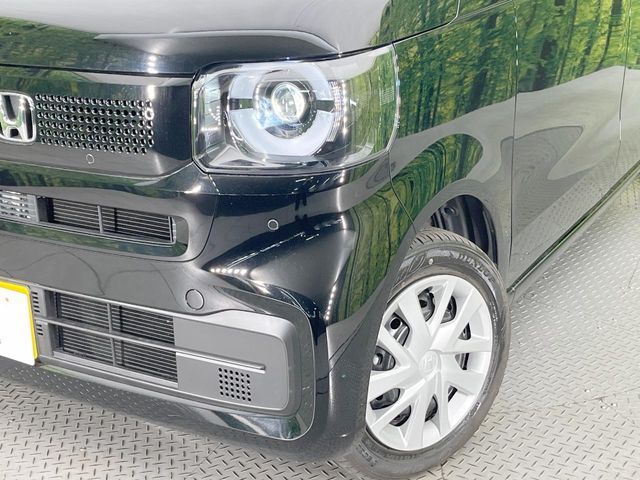 【LEDヘッドライト】悪天候や夜間走行時も良好な視界を確保し安心して運転できる高輝度LEDヘッドライトを装備！点灯速度が早く、消費電力も抑えられています。