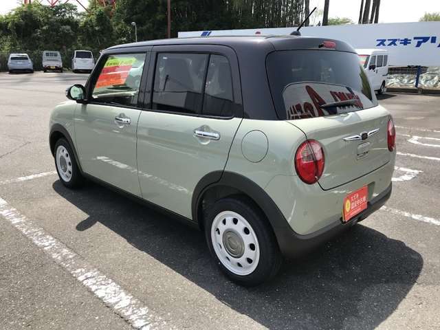 後方バンパーには4つのセンサーが付いて後退時には障害物を検知しセンサーでお知らせをしくれます。また、軽減ブレーキが作動します！