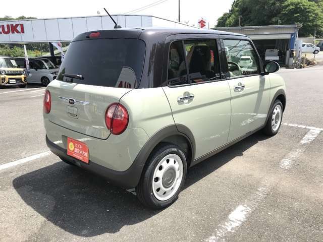 後方バンパーには4つのセンサーが付いて後退時には障害物を検知しセンサーでお知らせをしくれます。また、軽減ブレーキが作動します！