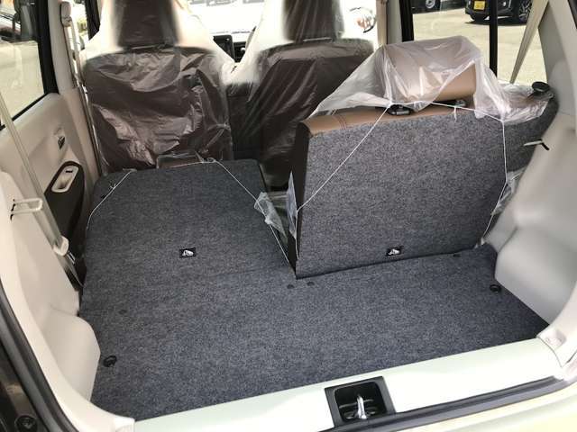 リアシートを倒せば比較的大きなお荷物も積めます！