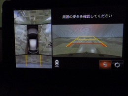 バックカメラの画像です。ガイドラインがスムースな車庫入れをサポートいたします！車庫入れの安心感がアップしますね☆