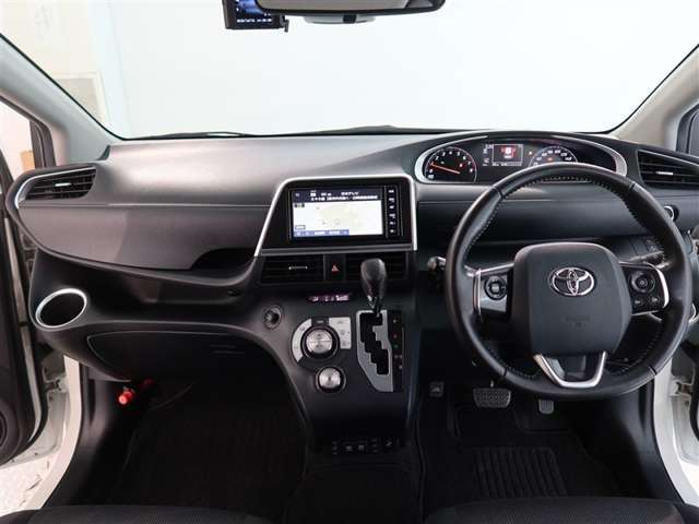 見通しのよいすっきりとした視界で、誰でも運転しやすいです。運転のしやすさは疲れにくさにも繋がりますよ♪