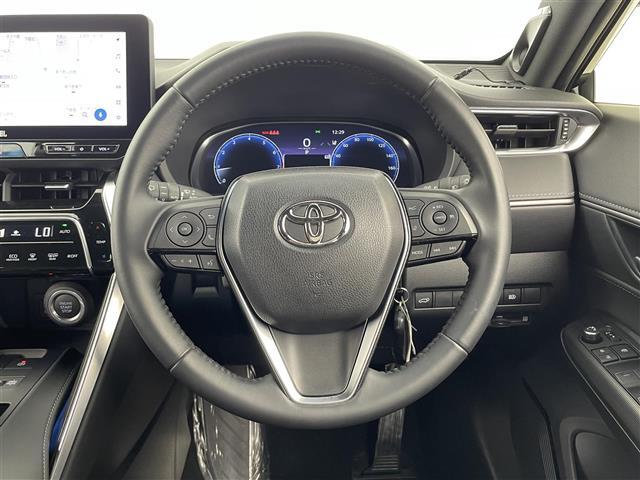 【ステアリング】軽い力で扱いやすいハンドルです。目立つ傷やスレなどなく綺麗な状態です！除菌プランいれていただくとさらに快適に！清潔なお車はお子様にも安心ですね！