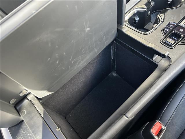 【シフトレバー】『シフトレバー』の画像になります。写真の内容に関してご不明点、ご質問等がございましたらお気軽にガリバー店舗までお問い合わせください。