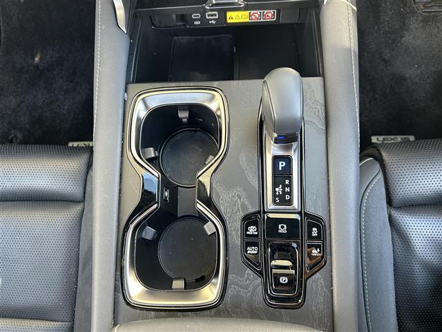 【ドリンクホルダー】『ドリンクホルダー周辺』の画像になります。写真の内容に関してご不明点、ご質問等がございましたらお気軽にガリバー店舗までお問い合わせください。