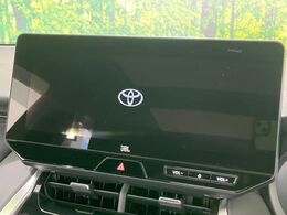 【12.3インチワイドナビ】高級感とインパクトのある大型ワイドナビを装備。各種オーディオ操作はもちろん、横長ワイド画面でのマップ2分割表示など、利便性も高いナビです♪