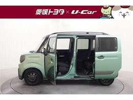 室内外はもちろん、シートを外してニオイの元となるフロアカーペットまで消臭・除菌を実施。中古車を気持ちよくお乗りいただけるクリーニングサービスです。詳細は販売店スタッフまでおたずねください。