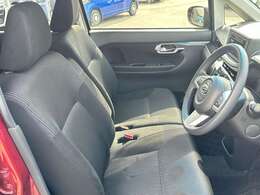 通気性の良いファブリックシート。オールシーズン、快適にドライブを！