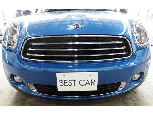 クロスオーバーならではのSUVらしさとミニらしさを持ち合わせているフロントマスク☆