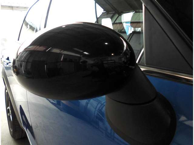 目立つ傷も無く状態の良いサイドミラーカバー♪