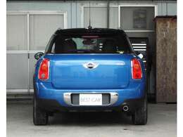 リアからのフォルムもSUVらしさとミニらしさを兼ね合わせています☆