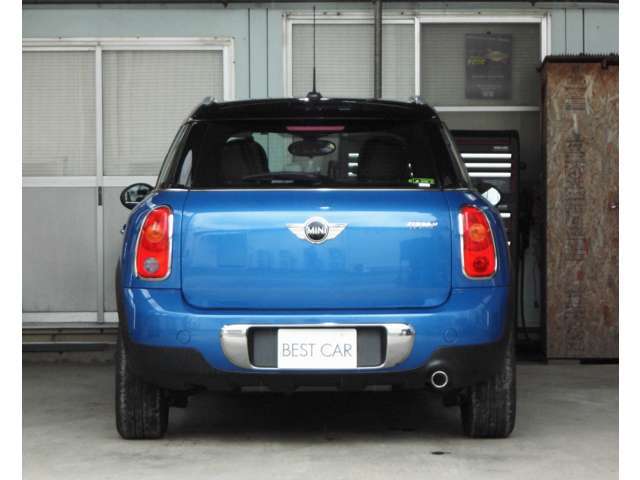 リアからのフォルムもSUVらしさとミニらしさを兼ね合わせています☆