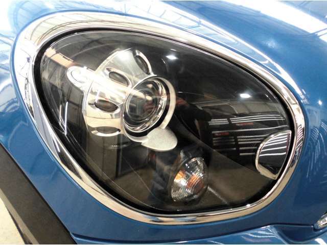 未施工ですがとても綺麗なヘッドライト♪