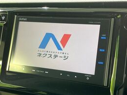 【純正ナビ】人気の純正ナビを装備しております。ナビの使いやすさはもちろん、オーディオ機能も充実！キャンプや旅行はもちろん、通勤や買い物など普段のドライブも楽しくなるはず♪