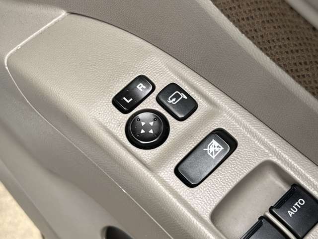 シシドモータースの本社工場には、板金工場も併設しております。職人があなたのお車を元通りに致します！