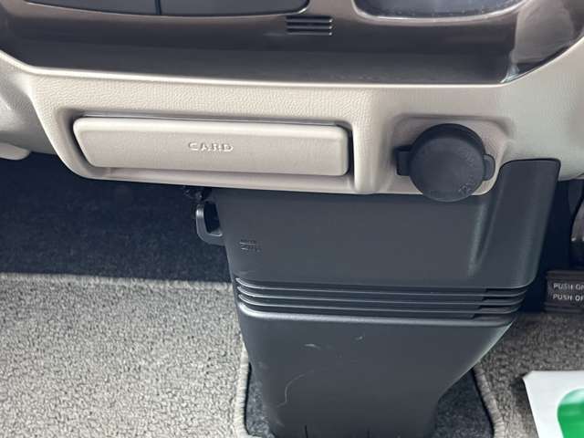 納車前には併設しております整備工場にて法定点検整備を行なってお渡ししております。