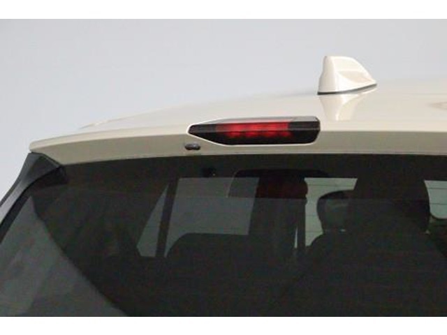目線の高さに近いストップランプが、後続車にブレーキを踏んだことを知らせるので安全性もUPします。
