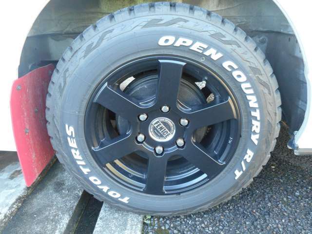 フェニーチェ16インチ＆トーヨーオープンカントリー215/65R16　タイヤは7，8分山程です。
