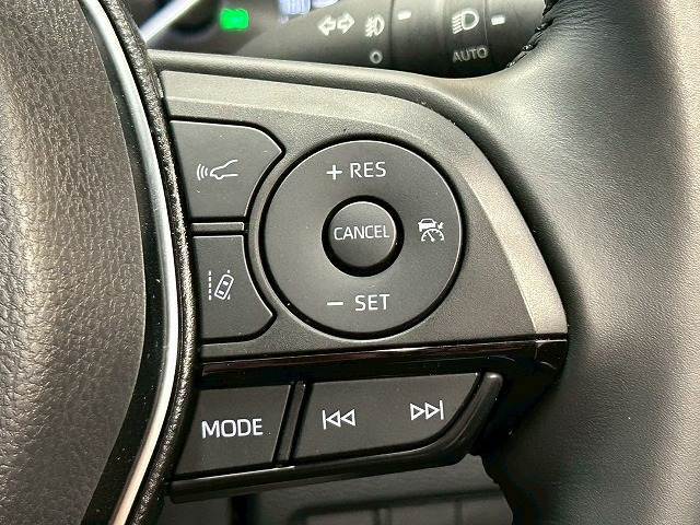 【レーダークルーズコントロール】装備で高速道路の運転も楽々です！追従型なので前の車両に合わせて速度調節ができ、渋滞などの際も楽々運転できますよ♪
