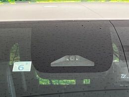 【トヨタセーフティセンス】走行中に前方の車両等を認識し、衝突しそうな時は警報とブレーキで衝突回避と被害軽減をアシスト。より安全にドライブをお楽しみいただけます。