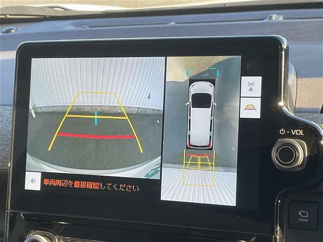 【パノラミックビューモニター】クルマを真上から見下ろした視点で駐車をサポートします！クルマの斜め後ろや真横など、いち早く障害物に気が付くことができます。