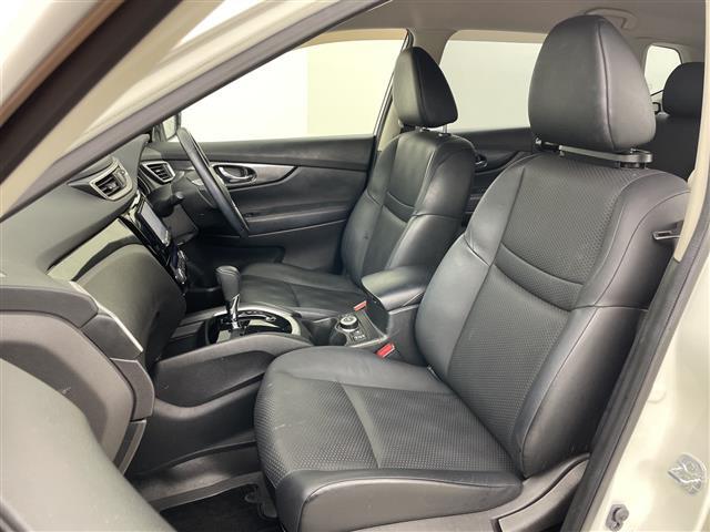 【助手席】きれいな助手席なので家族や友だちに乗ってもらっても安心です！新品のフロアマットのご注文も可能です。掲載箇所以外にご希望の写真がございましたらお気軽にお問い合わせ下さい。