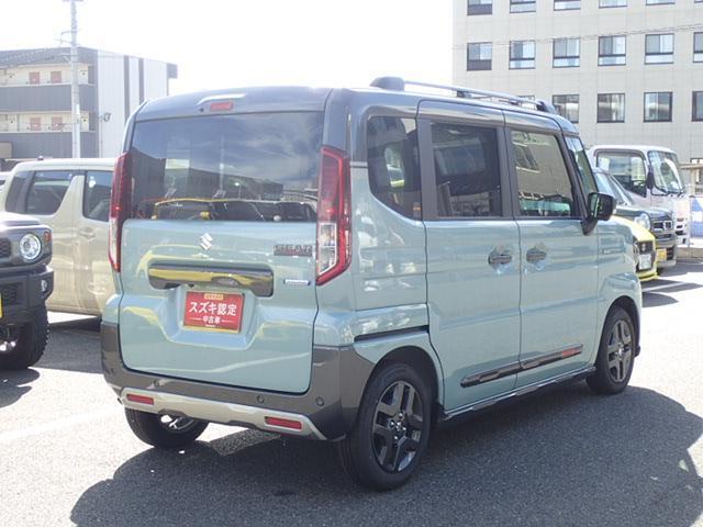 右斜め後ろからの特徴的なフォルム。小回りが利くコンパクトボディ♪【ルーフレール】を標準装備！