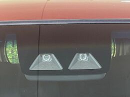 【スマートアシスト】走行中に前方の車両等を認識し、衝突しそうな時は警報とブレーキで衝突回避と被害軽減をアシスト。より安全にドライブをお楽しみいただけます。