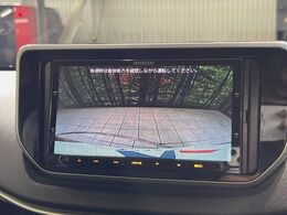 【バックカメラ】駐車時に後方がリアルタイム映像で確認できます。大型商業施設や立体駐車場での駐車時や、夜間のバック時に大活躍！運転スキルに関わらず、今や必須となった装備のひとつです！