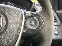 【クルーズコントロール】高速道路もラクラク走行。アクセルを離しても一定速度で走行ができ、長距離運転時の負担を軽減！加速・減速も簡単なスイッチ操作で調整できます。