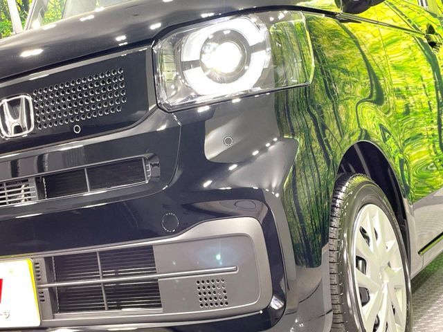【LEDヘッドライト】悪天候や夜間走行時も良好な視界を確保し安心して運転できる高輝度LEDヘッドライトを装備！点灯速度が早く、消費電力も抑えられています。