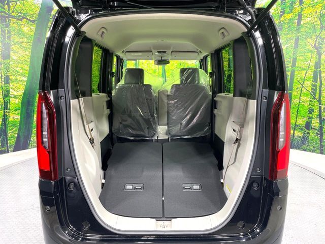 普段のお買い物や通勤、送迎等に十分な荷室スペースを確保しております。セカンドシートを倒すと、大きな荷物の積載も可能です♪
