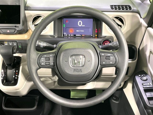 【ステアリングスイッチ】運転中、前方から目線をそらすことなく、オーディオ等の操作が可能な便利機能！安心＆快適なドライブを演出してくれます♪