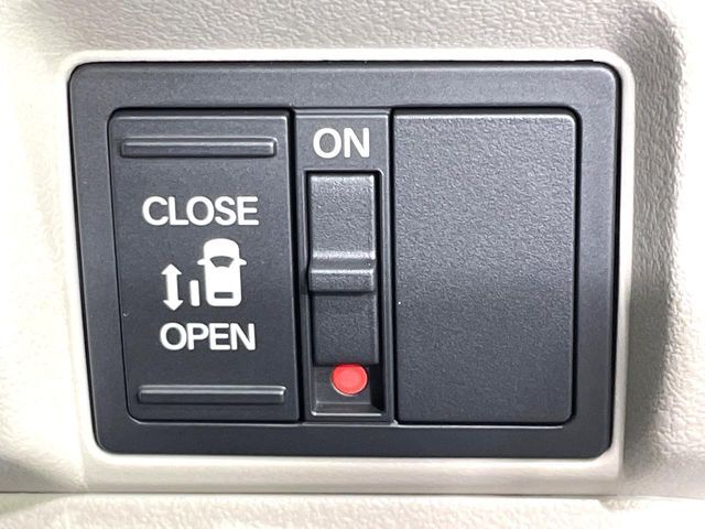 【パワースライドドア】スマートキーや運転席のスイッチでスライドドアの開閉が可能♪電動だから力を入れてドアを開ける必要が無く、小さいお子様でも、重い荷物を持っている時もラクに開け閉めできます♪