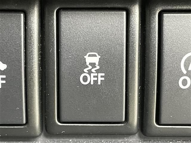 ＊セールスポイント【運転席操作部】『運転席周辺の装備』の画像になります。快適なドライブを楽しむための機能が装備されています！運転席から触れるので使いやすいです！