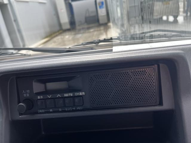 スピーカー一体型AM/FMラジオ　付いてます☆