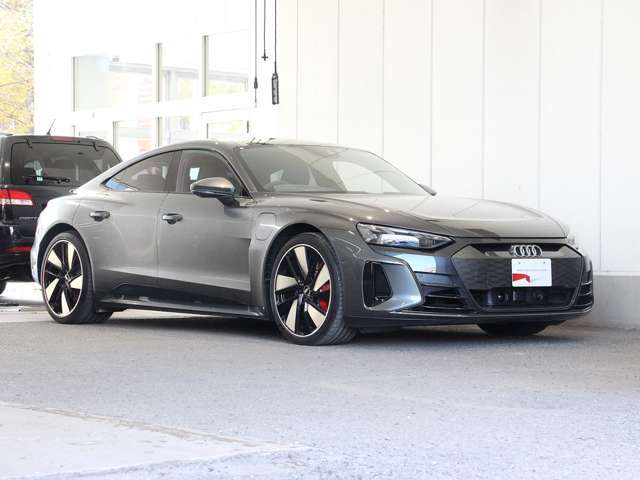 ドイツ本国Audi AGが認定する資格を有するメカニックが納車前の点検からアフターサービス迄サポート致します。