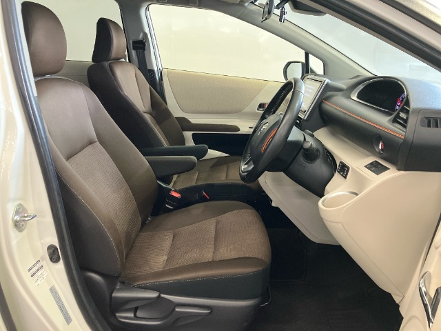 【禁煙表記について】タバコの臭いは感じられませんが、その他車内のニオイに関しては個人の主観となる為、実車確認の際に確認して頂いております。ご了承お願い致します。