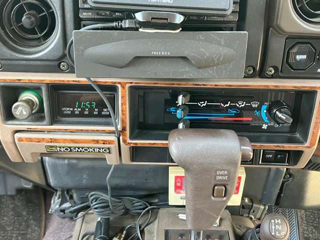 エアコンスイッチ周り