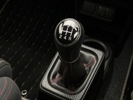 【フロア5速MT】走りの6速MT！！スポーティーな走行をお楽しみいただけます♪