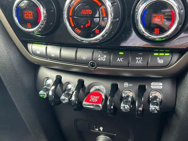 ご遠方の場合でも、下取り車両の金額を概算でお出しすることは可能でございます。車検証をお手元に、走行距離をご確認の上お問い合わせくださいませ。