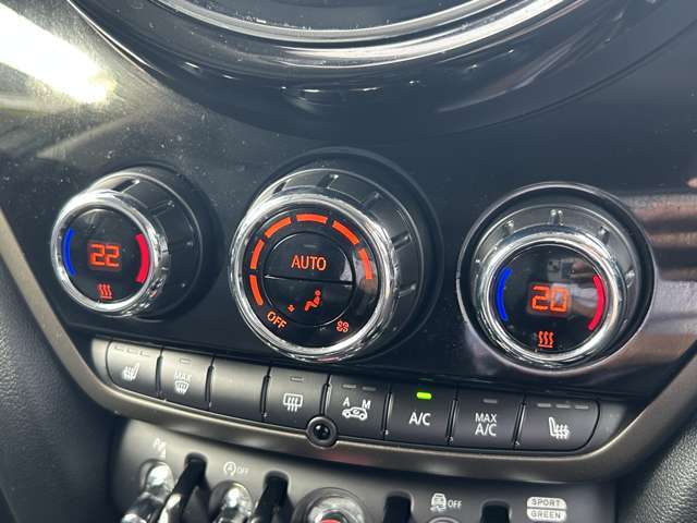 LIBERALAでは多種多様の車種をご用意させていただいております。お客様がご納得いくまで、そのお車の持つ特性を五感すべてで感じ取っていただける場をご提供します。