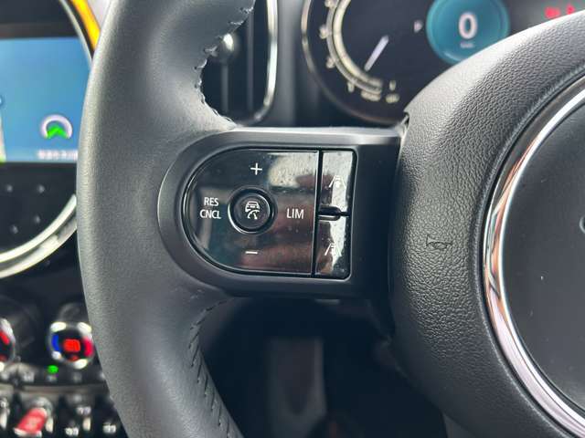 LIBERALAは、輸入車選びの新たなスタイルを提案するインポート・セレクト・ブランドです。オーナー様となる方がクルマから直接感じる感性を第一にした、最良の一台との出会いをコーディネートいたします。