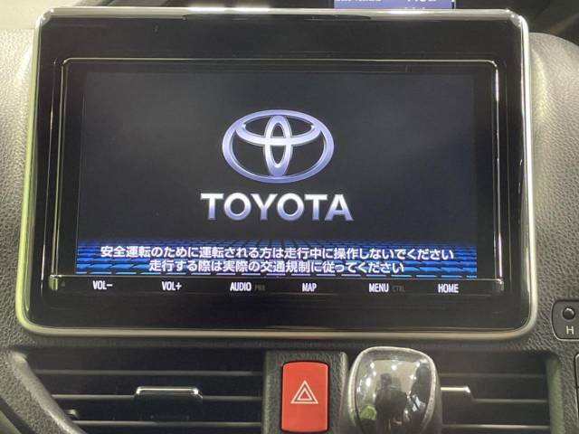 【メーカー純正ナビ】インテリアに溶け込むスタイリッシュな「専用設計」メーカーナビを装備♪視認性や操作性など基本性能にも優れ、より上質なカーライフをお楽しみいただけます。