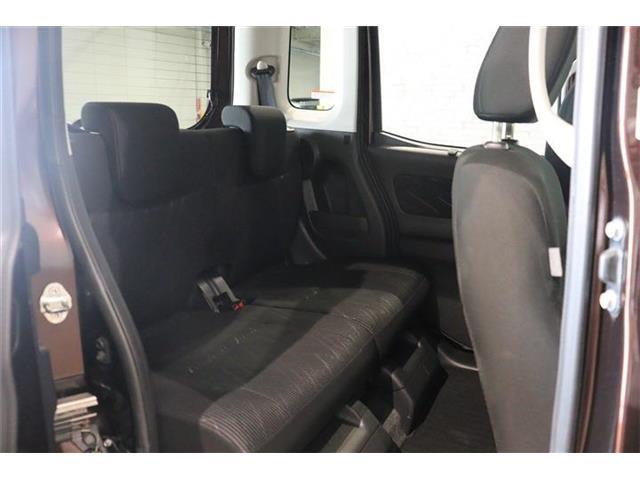 頭上や肩まわりの余裕を確保しながら、大人が乗っても広々。シートアレンジが自由で家族や仲間と遠出をしたり、荷物を気にせず買い物をしたり。毎日のくらしに、新しい可能性を広げます。