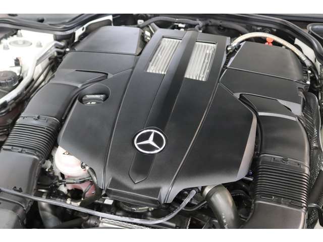 3，000cc　V型6気筒DOHCツインターボ搭載エンジン！9Gトロニックの組み合わせにより力強く滑らかな走りをお楽しみ頂けます！